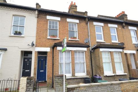 2 bedroom maisonette to rent, Russell Road, Wimbledon SW19