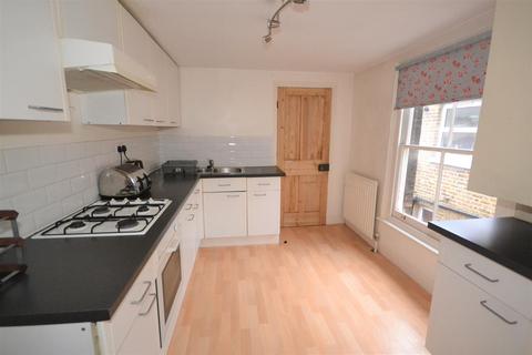 2 bedroom maisonette to rent, Russell Road, Wimbledon SW19