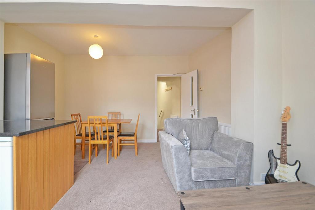 Castle Court 14 Living Space 2-2.jpg