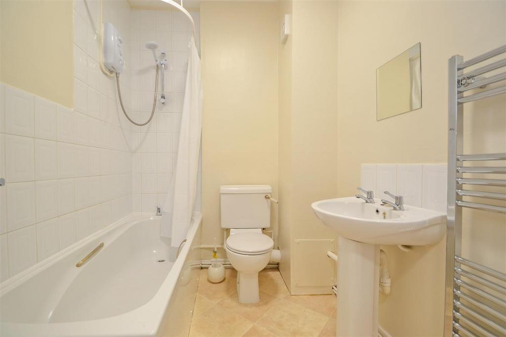 Castle Court 14 Bathroom.jpg