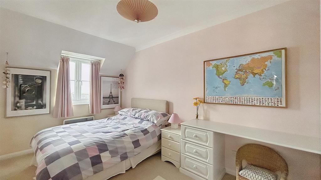 Bedroom 1 (3).jpg