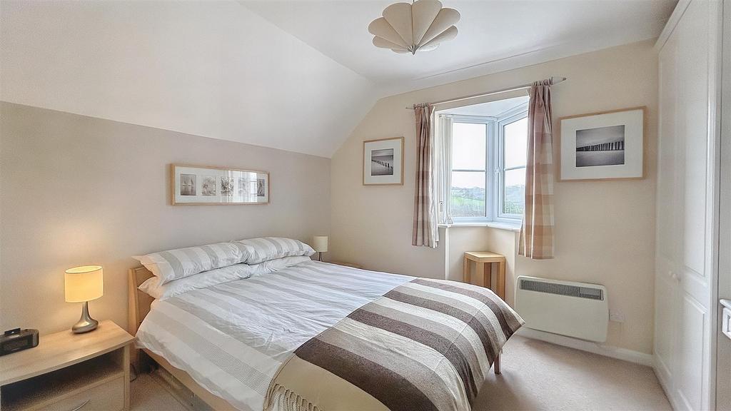 Bedroom 2 (3).jpg