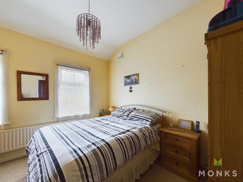 Bedroom 1.jpg