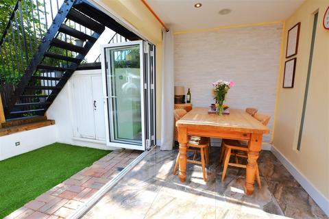 87 Kimble Road, London, SW19 2AU