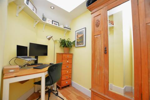 87 Kimble Road, London, SW19 2AU