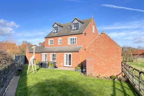 5 bedroom detached house for sale - Granary Close, Bottesford