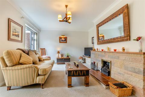 16 Dean Close, Mansfield, NG18 4DB