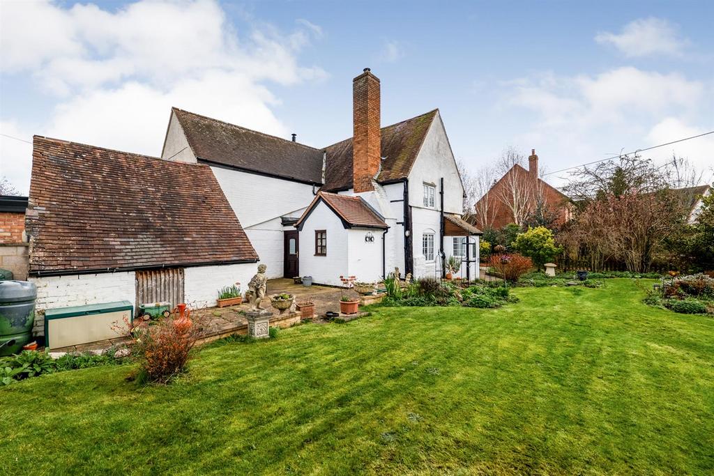 Evesham Road, Norton, Evesham 3 bed semidetached house £300,000