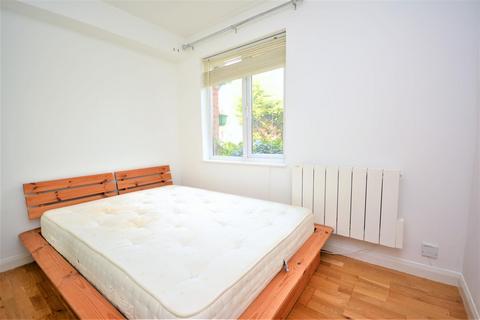 1 bedroom flat for sale, Brangwyn Crescent, Colliers Wood SW19