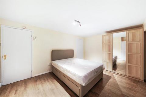 2 bedroom apartment to rent, Regina Road, London