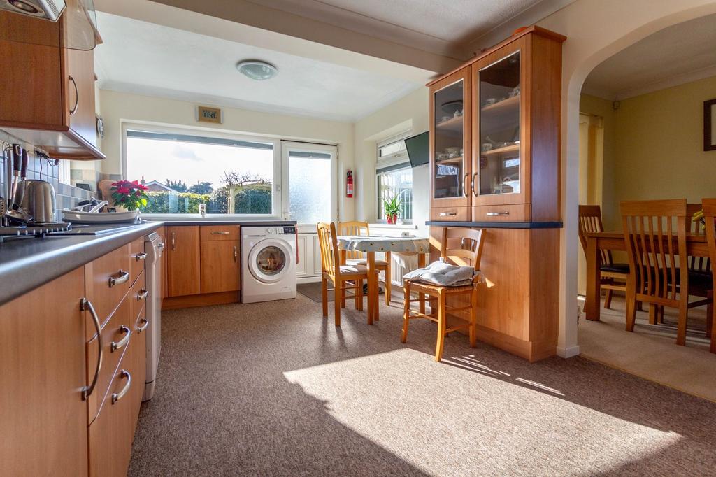 Rudham Stile Lane, Fakenham, NR21 4 bed detached bungalow for sale £