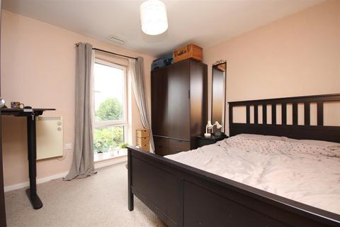 1 bedroom flat to rent, Bansteat Court, Westway, East Acton, W12 0QJ