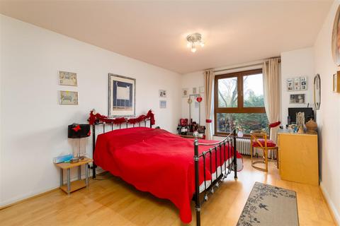 2 bedroom flat for sale - Warwick Drive, London