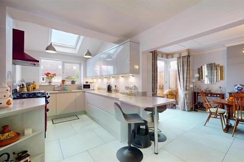 33 Ashfield Drive, Bradford, BD9 4EN