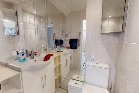 33 Ashfield Drive, Bradford, BD9 4EN