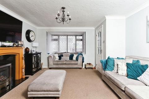 28 Falcon, Wilnecote, Tamworth, B77 5DN