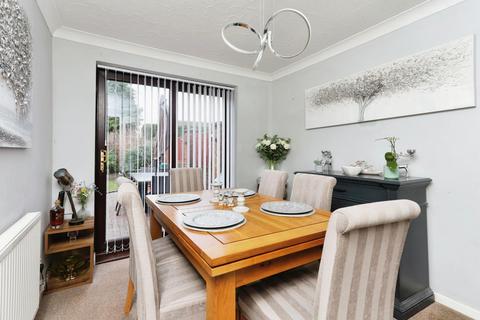 28 Falcon, Wilnecote, Tamworth, B77 5DN