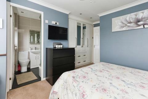 28 Falcon, Wilnecote, Tamworth, B77 5DN
