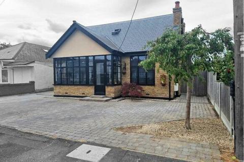 5 bedroom chalet for sale, The Avenue, Canvey Island SS8