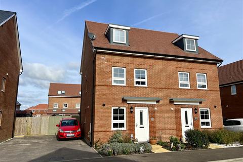 3 bedroom townhouse for sale, Campbell Drive, Eastbourne