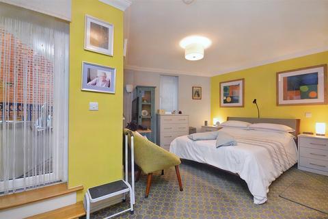 2 bedroom flat for sale, Compton Street, Eastbourne