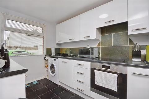 1 bedroom flat for sale - Taddington Road, Eastbourne
