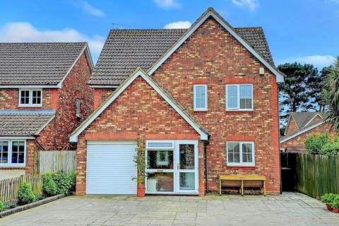 4 bedroom detached house for sale, Harebell Close, Littlehampton BN17