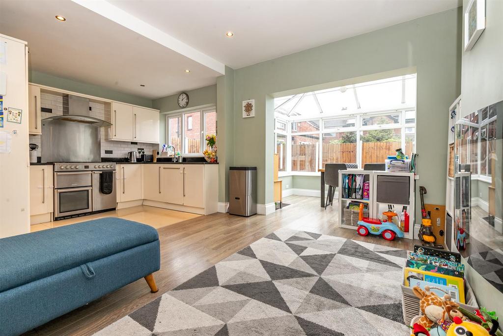 Atkinson Road, Sale 3 bed semidetached house for sale £435,000