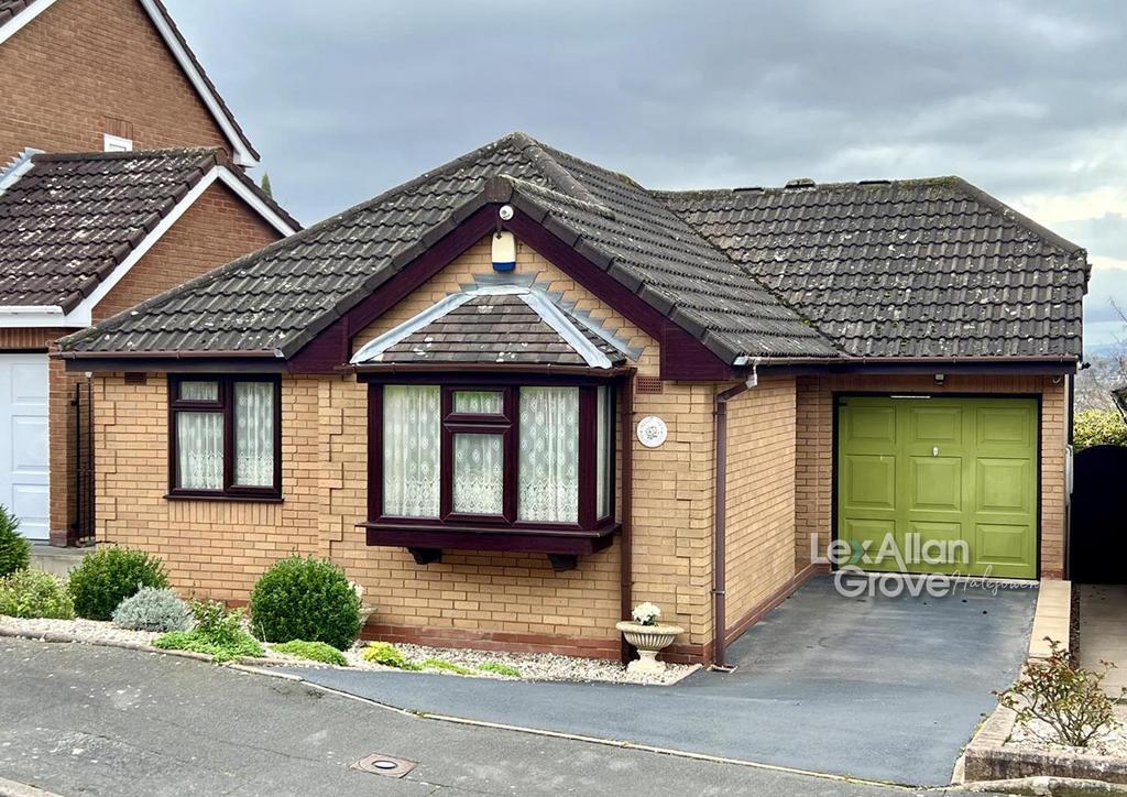 Brades Close, Halesowen 2 bed detached bungalow for sale £300,000