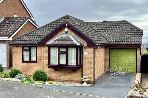 24 Brades Close, Halesowen, B63 2XZ