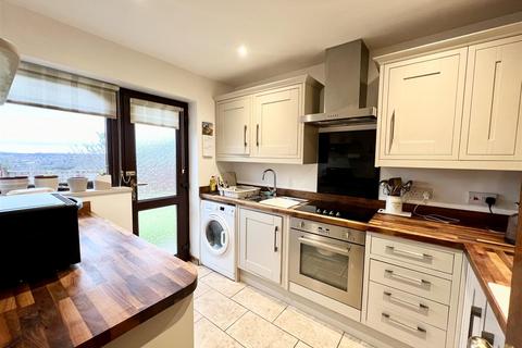 24 Brades Close, Halesowen, B63 2XZ