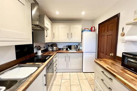 24 Brades Close, Halesowen, B63 2XZ