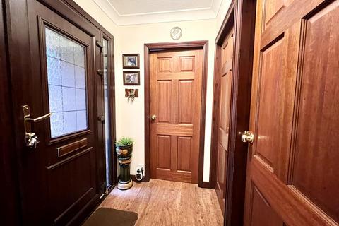 24 Brades Close, Halesowen, B63 2XZ