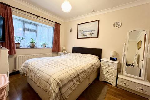 24 Brades Close, Halesowen, B63 2XZ