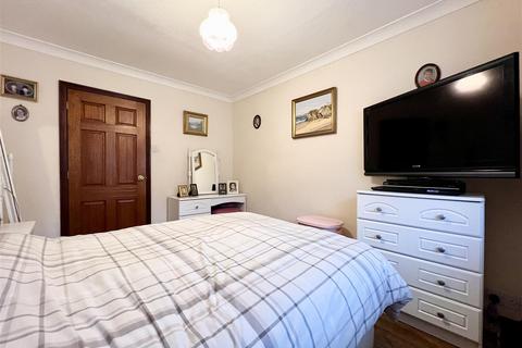 24 Brades Close, Halesowen, B63 2XZ