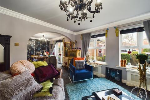 2 bedroom flat for sale, Harrogate Road, Leeds
