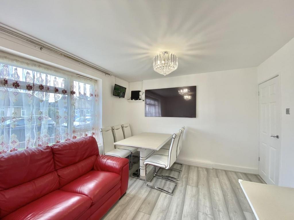 Douglas Crescent, Hayes 1 bed flat for sale £235,000
