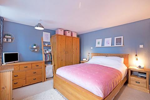 4 North Parade, Burley In Wharfedale, Ilkley, LS29 7JR