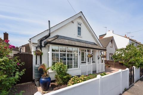 4 bedroom chalet for sale, Grand Drive, Herne Bay, CT6