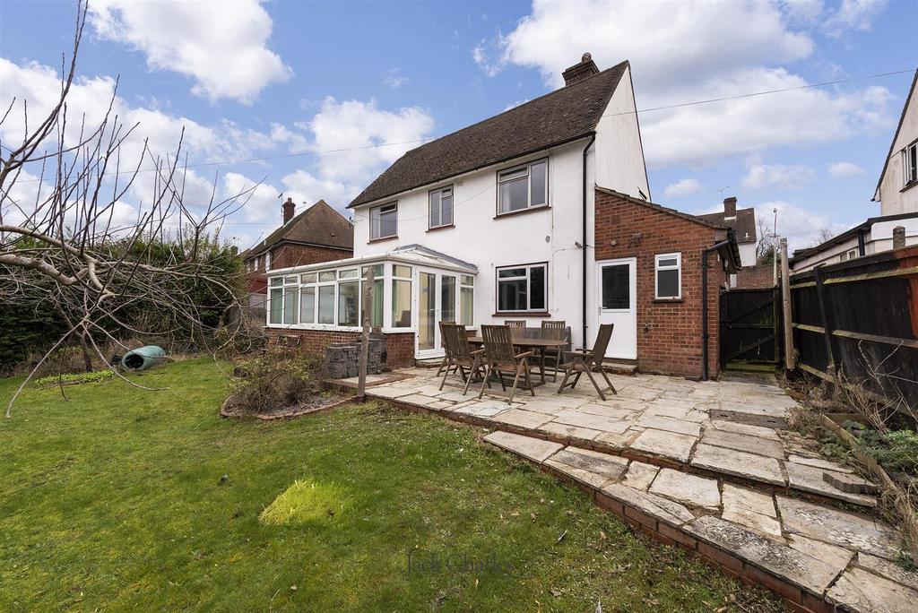 Burns Crescent, Tonbridge 3 bed detached house for sale £540,000