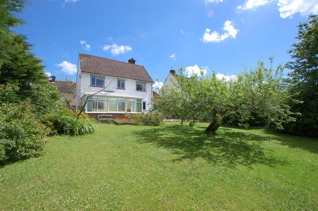 Burns Crescent, Tonbridge 3 bed detached house for sale £540,000