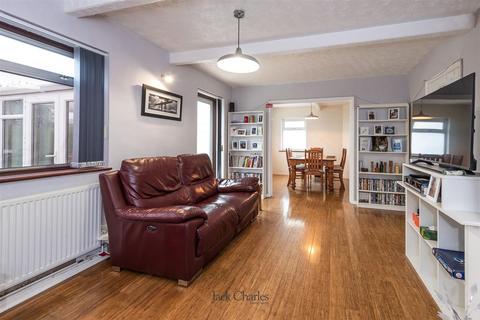42 Burns Crescent, Tonbridge, TN9 2PS