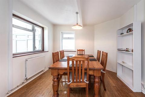 42 Burns Crescent, Tonbridge, TN9 2PS