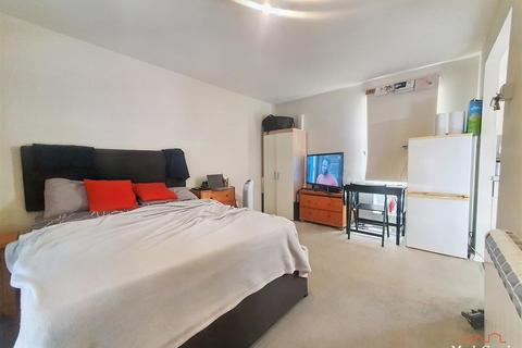 1 bedroom apartment for sale, Greyhound Road, Sutton SM1