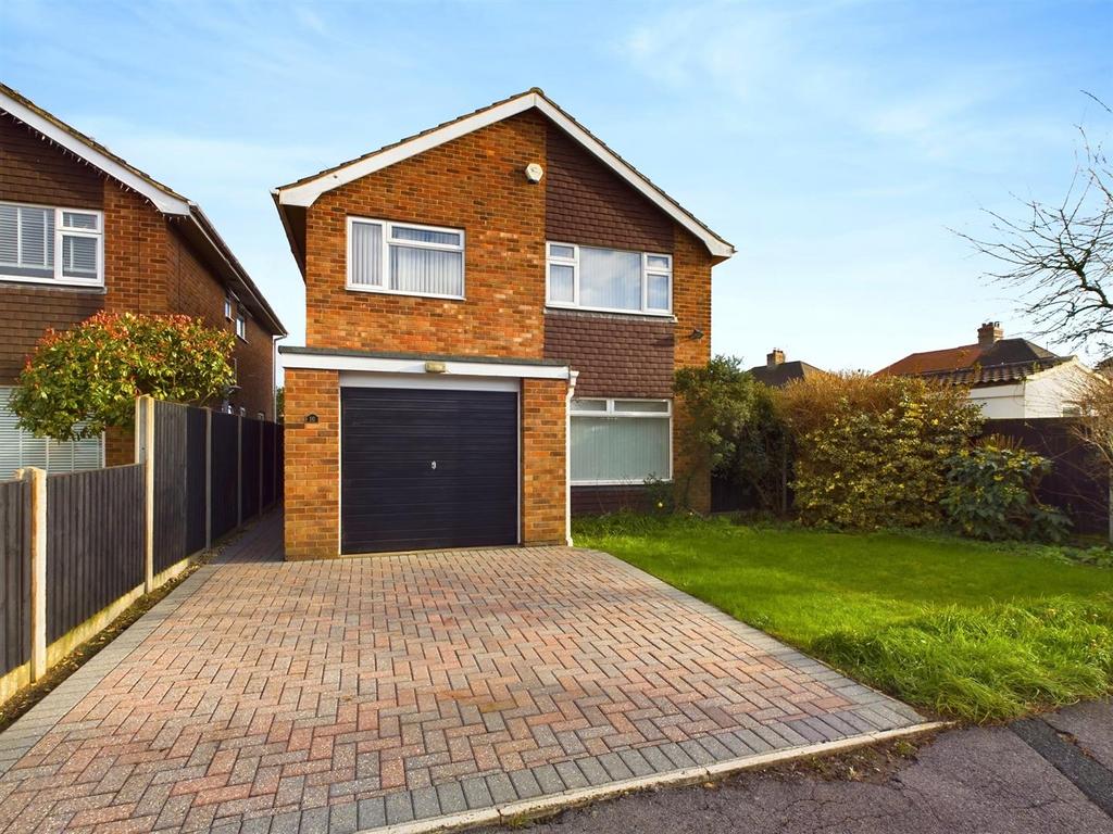 Bradley Close, Longlevens, Gloucester 4 bed detached house for sale £
