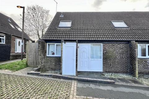 211 Arncliffe Drive, Heelands, Milton Keynes, MK13 7LQ