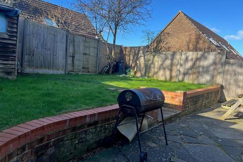 211 Arncliffe Drive, Heelands, Milton Keynes, MK13 7LQ