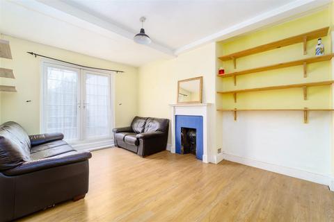 2 bedroom flat for sale, The Green, Ealing, London