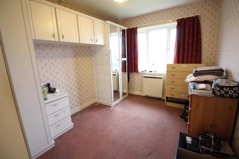 2 bedroom apartment for sale, Sandbed Lawns, Leeds LS15