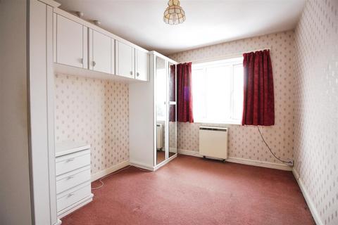 2 bedroom apartment for sale, Sandbed Lawns, Leeds LS15